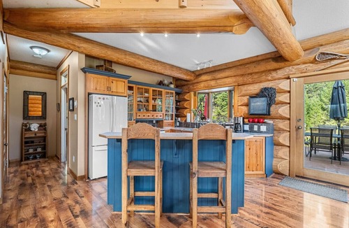 Invermere Cabin | Maple & Moose | Hot Tub | Yard | Mountain Views