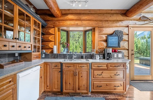Invermere Cabin | Maple & Moose | Hot Tub | Yard | Mountain Views