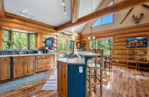 Invermere Cabin | Maple & Moose | Hot Tub | Yard | Mountain Views