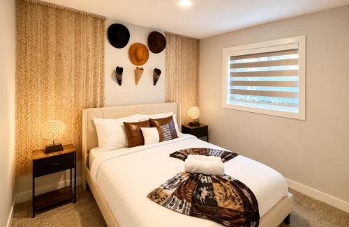 Southeast Edmonton House | Maple Retreat Sleeps 14 5 Beds Themed Bdrm