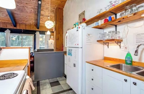 The Blue Mountains Cabin | "Margaritaville" Big Space, Lots of fun + Hot Tub
