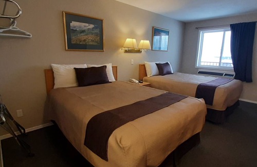 Golden Hotel | Mary's Motel