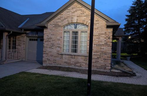 London House | Masonville Guesthouse