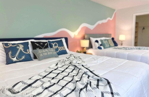 Port Colborne Apartment | Massive Master BD 2 Kings Plus Ensuite
