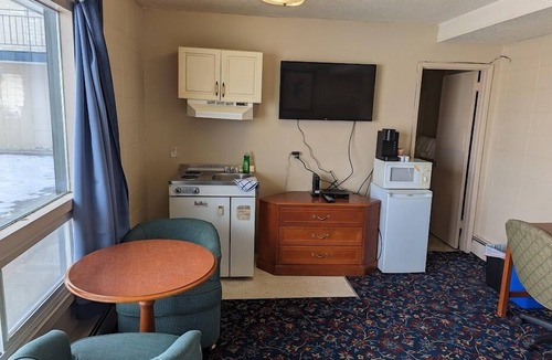 Drayton Valley Hotel | Matador Motel
