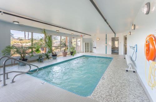 Mayne Island Hotel | Mayne Island Resort