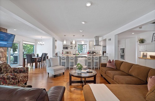 Southwest Edmonton House | McKernan - Ultimate Escape with A/C + BBQ