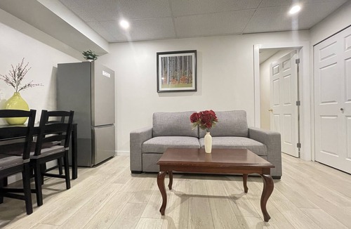 Merritt House | Merritt Crown Hill - 1 bedroom w/AC Suite 100