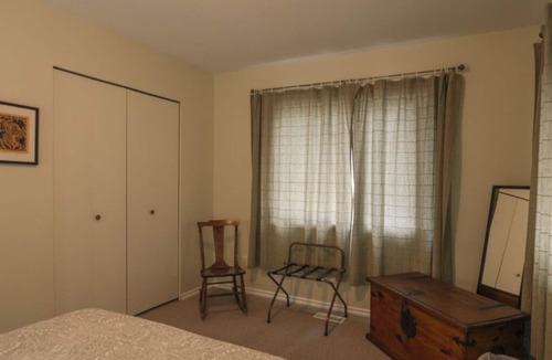 Powell River House | Merry Berry Hideaway, central and private.