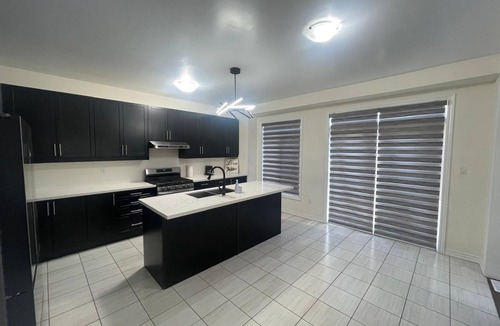 Mount Pleasant House | Mesmerizing 6 Bed 3.5 Corner Detached Home with 4 Parkings