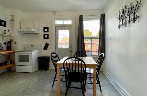 Saint-Simon Apartment | Metro Crémazie - 2 Bedrooms Queen beds