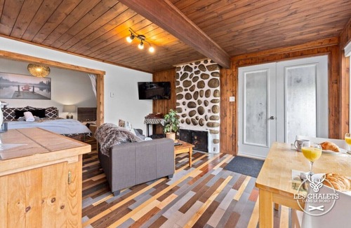 Sainte-Lucie-des-Laurentides Ski Chalet | Mini chalet bord de l`eau à louer dans les Laurentides — Lac Sarrazin, Sainte-Lucie-des-Laurentides