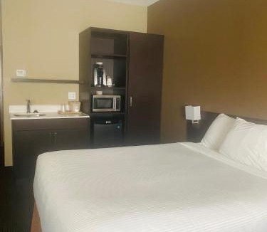Whitecourt Hotel | Microtel Inn & Suites by Wyndham Whitecourt