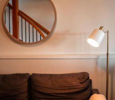 Departure Bay Apartment | Mid-Island Getaway - Sunken Hot Tub & Deck - Close to Beach - Modern