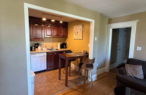 Waterford Valley Apartment | Midstream Manor 1BR Parking WiFi