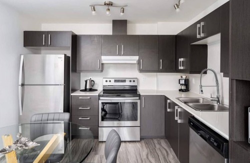 Cote-Des-Neiges—Notre-Dame-De-Grace Apartment | Midtown *512* - Condo 2 bdr