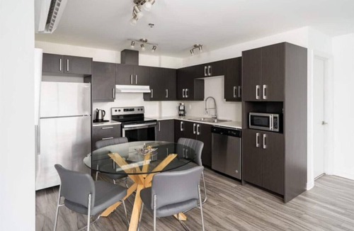 Cote-Des-Neiges—Notre-Dame-De-Grace Apartment | Midtown *512* - Condo 2 bdr