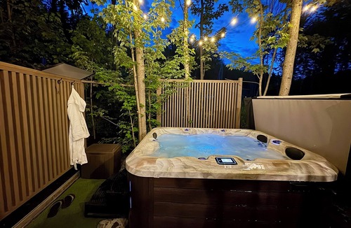 Adstock House | Mini chalet pour 2 -SPA et plein air -Le EVA