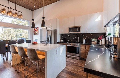 La Conception Ski Chalet | Minutes From Mont-Tremblant with Sauna and Hot Tub