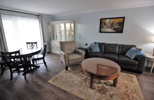 Barrie Apartment | Minutes to Barrie Waterfront & all that it has to offer!
