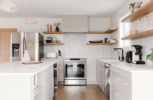 Prince Edward House | Minutes to Sandbanks Beach & Wineries Cold Plunge