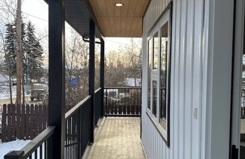 Camrose House | Mirror Lake Home - Close to shopping and walking paths!