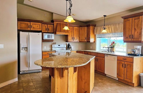 Grande Cache Hotel | Misty Mountain Inn and Suites