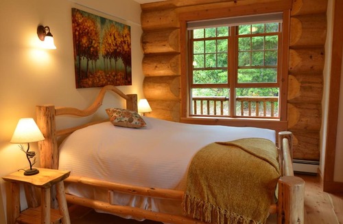 Golden Cabin | Moberly Lodge