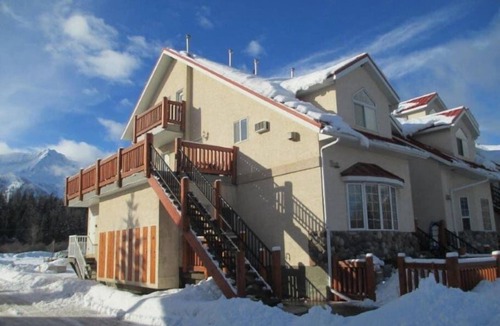 East Kootenay Apartment | Modern 1 Bed Suite - Fireplace - Great location