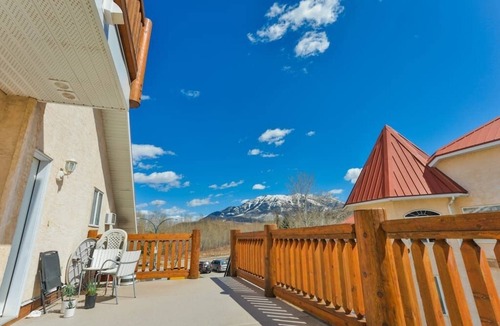 East Kootenay Apartment | Modern 1 Bed Suite - Fireplace - Great location