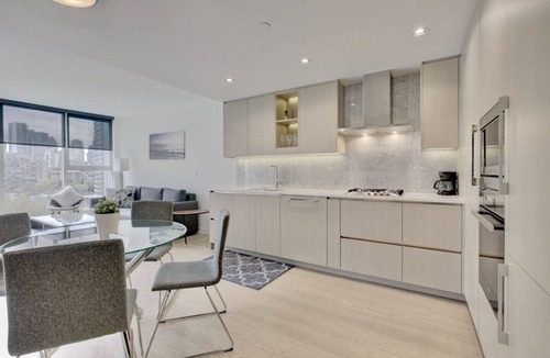 Central Condo | Modern 1 Bed, with Exceptional Views