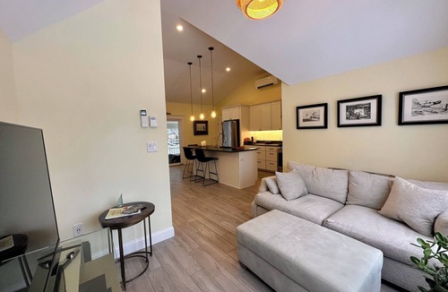 Orono Apartment | Modern 1 bedrm apartment, screened in deck, laundry, AC, kitchen, outdoor grill.