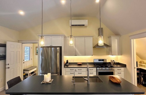 Orono Apartment | Modern 1 bedrm apartment, screened in deck, laundry, AC, kitchen, outdoor grill.