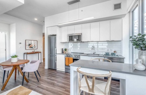 Victoria Park Apartment | Modern 1 Bedroom Apartment near Downtown | BLVD Beltline Building