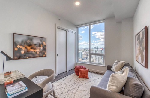 Victoria Park Apartment | Modern 1 Bedroom Apartment near Downtown | BLVD Beltline Building