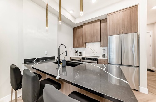 Currie Barracks Apartment | Modern 1-bedroom apartment with AC and underground parking near Downtown Calgary