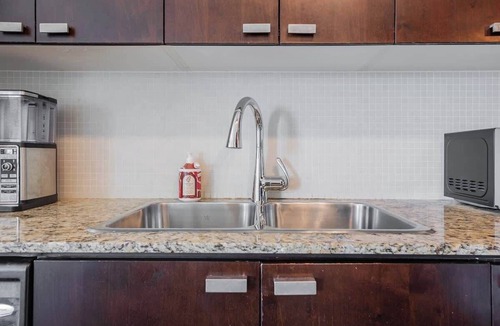 Bathurst Quay Apartment | Modern 1BR Waterfront Condo near Downtown