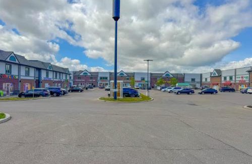 Caledon Apartment | Modern 2 Bedroom Private Suite, Prime Location