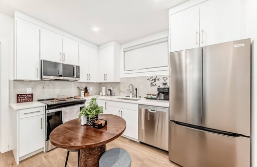 Calgary Apartment | Modern 2 Bedroom Suite Near YYC Airport - Sleeps 4