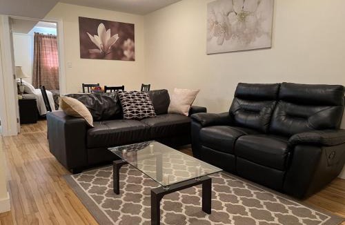 Northwest Edmonton House | Modern 2 BR Vacation Home Near West Edmonton Mall
