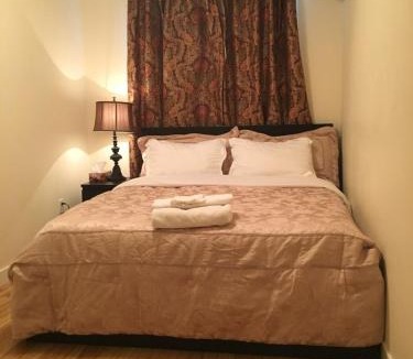 Northwest Edmonton House | Modern 2 BR Vacation Home Near West Edmonton Mall