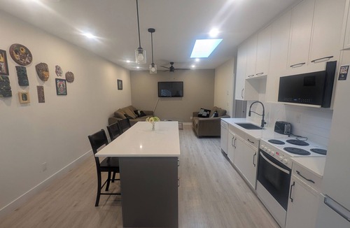 Saanich East House | Modern 2BR Garden Suite Near Downtown Victoria