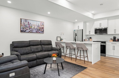 Killarney House | Modern 2BR Suite | Walk to Ctrain | Near Downtown