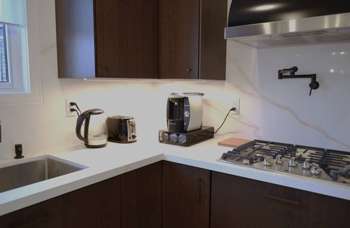 Toronto House | Modern 3 Bedroom w/free parking