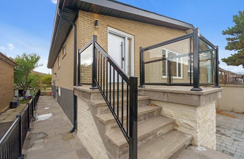 Toronto House | Modern 3 Bedroom w/free parking