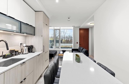 Corktown Apartment | Modern 3BR/2.5BT Home + Free Parking