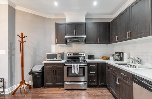 Little Italy Apartment | Modern 3BR Apt in the heart of Trinity Bellwoods