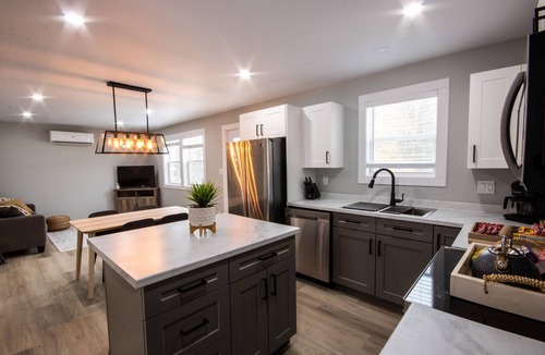 Grafton House | Modern 4 bedroom, 2 living room overlooking creek