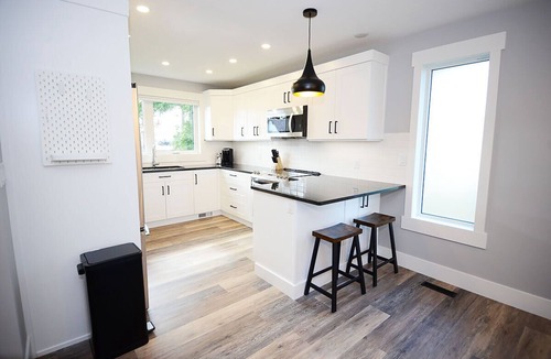 Pincher Creek House | Modern 4-Bedroom Close to the Ski Hill