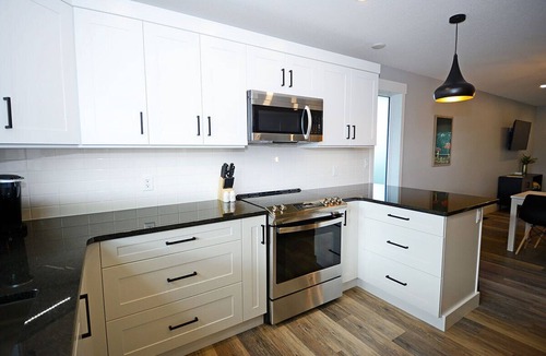Pincher Creek House | Modern 4-Bedroom Close to the Ski Hill